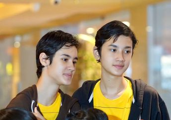 7 Pesona Cole & Clay Gribble, Aktor Australia-Indonesia yang Charming!