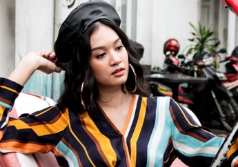 3 Gaya Modis Faradilla Yoshi Pakai Outfit Stripes. Kekinian Abis!