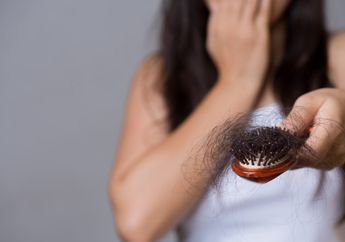 Bikin Resah, Berikut 7 Cara Mengatasi Rambut yang Terus Menipis