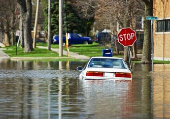 Segera Selamatkan Aki Jika Mobil Mulai Terendam Banjir Kalau Ladies Tak Mau 'Kerepotan'