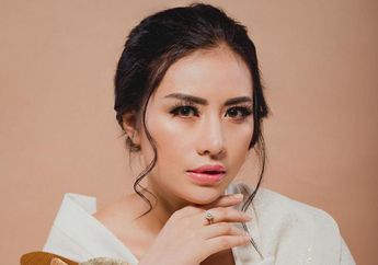 Jadi Simpanan Polisi Hingga Lepas Hijab, Shinta Bachir Kini Tinggal di Rumah dengan Meja Makan Super Sempit