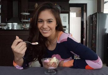 Foto Berendam Sambil Nikmati Air Kelapa Wulan Guritno Diteror Baim Wong, Ada Apa?