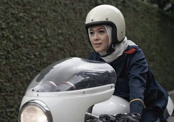 Cara Pilih Helm Buat Hijabers, Biar Nggak Kelonggaran atau Kesempitan