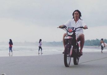Tutup Usia Karena Kanker Otak, Foto-foto Kenangan Ini Bikin Kita Rindu Pada Aksi Lucu Agung Hercules