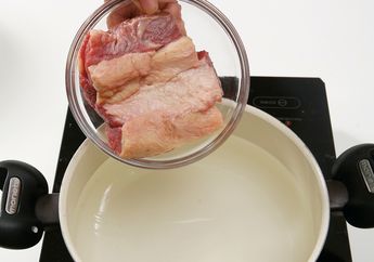 Tips Membuat Kaldu Daging yang Enak, Sebaiknya Direbus Pakai Air Dingin Atau Panas?