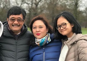Serunya Gaya Kompak Anak Kedua Djarot Saiful Hidayat, Karunia Dwihapsa Bareng Mama!