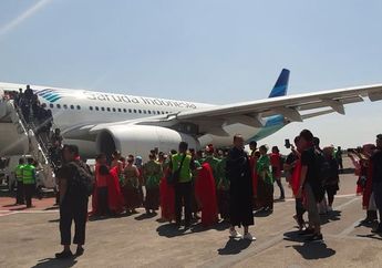 Pemain Film Bumi Manusia dan Perburuan Disambut Tari Sparkling di Bandara Surabaya