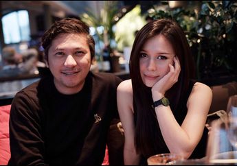 Bagikan Potret Bersama Wanita Cantik, Gading Marten: Cepet Pulang!