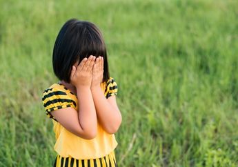 Anak Mudah Cemas dan Panik? Yuk Kenali Penyebabnya Moms