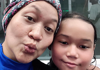 5 Potret Tike Priatnakusumah & Putri Sulung, Latisya Rayya. Imut!