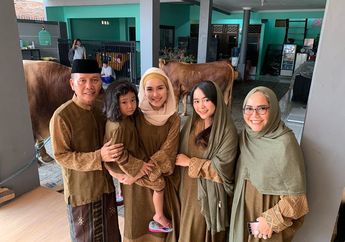 Memiliki Rezeki Lebih, Ayu Ting Ting Kurban 4 Ekor Sapi