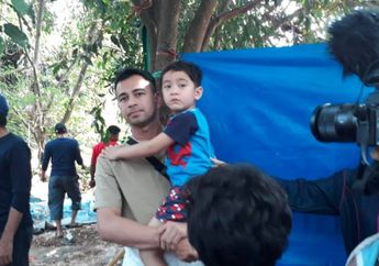 Mengajarkan Anak Ilmu Agama, Raffi Ahmad Ajak Rafathar ke Lokasi Penyembelihan Hewan Kurban