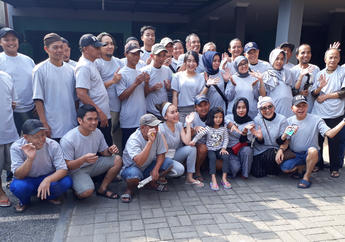 Puluhan Orang Kenakan Kaos Seragam Saat Pemotongan Hewan Kurban di Rumah Ayu Ting Ting
