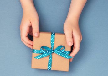 5 Kado yang Enggak Boleh Kita Berikan Ke Siapapun. Bisa Buat Tersinggung!