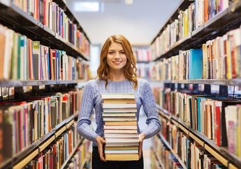 Sepi Peminat dan Sering Dianggap Remeh, Jurusan Ilmu Perpustakaan Justru Punya 4 Kelebihan Ini untuk Karier!
