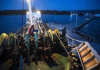 Laut Berombak Kuat di Batas Filipina Bukan Jadi Penghalang. Foto-foto Ini Buktikan Warga Teras Depan Turut Bergembira!