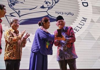 Minta Jokowi Kembali Memilih Menteri Susi, Gus Mus: Kalau Bu Susi Diganti, Laut Rusak Lagi