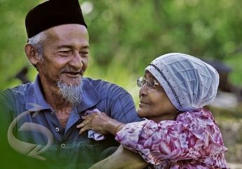 Foto-Foto Ini Buktikan Uang Bukan Segalanya di Atas Cinta dan Bahagia