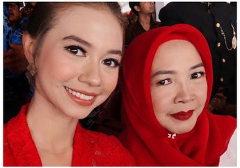 Upacara di Istana Negara, Begini Manisnya Penampilan Yuki Kato & Mama Pakai Kebaya!