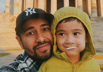 Rayakan Ulang Tahun Anak dengan Kue Mewah, Warganet Salah Fokus dengan Penampilan Raffi Ahmad, 'Orang Kaya Mah Gitu'