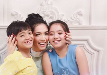 4 Foto Kebersamaan Angel Karamoy & 2 Anaknya. Mirip Ibu Semua!