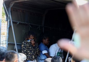 Mahasiswa Papua di Surabaya di Jemput Paksa Polisi. Apakah Masalahnya? Berikut Foto-Fotonya