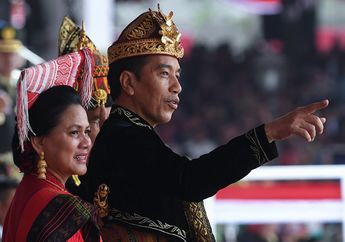 Upacara Bendera Dirgahayu Repbulik Indonesia ke-74, Jokowi Kenakan Simbol Kebudayaan Kebanggaan. Foto-Foto Ini Buktinya