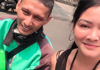 Cerita Sendal Jepit, Bikin Melanie Subono Sampai Berkaca-kaca Turun Dari Ojol