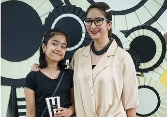 Kepoin 5 Gaya Kompak Anak Presenter Novita Angie, Jemima Jasmine Bareng Mama!