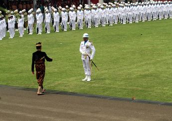 Tak Hanya Salami, Foto Buktikan Jokowi Lakukan Hal Ini Kepada Komandan Upacara Peringatan Kemerdekaan