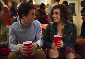 Banyak yang Enggak Sesuai, Ini 5 Perbedaan Buku dan Serial '13 Reason Why'. Sudah Tahu?