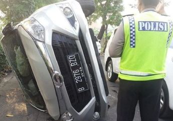 Seperti Kecelakaan Maut di Magetan Gegara High Heels, Sandal Jepit Juga Bikin Gas Mobil Nyangkut