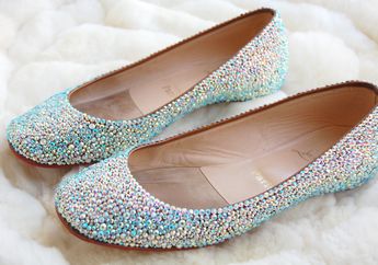 Selain Heels, 4 Jenis Sepatu Ini Lebih Nyaman dan Cocok Juga Dipakai Buat Kondangan!