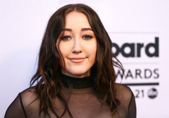 Sama Menawannya dengan Sang Kakak, Ini Fakta Noah Cyrus yang Bikin Kita Jatuh Hati. Girl Crush!