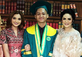 Kontras Ekspresi Azriel Saat Makan dengan Ashanty dan KD Sering Jadi Sorotan, Warganet: 'Mana Ibu Kandung Mana Ibu Tiri?'