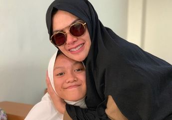 Dilaporkan atas Tuduhan Menelantarkan Anak, Nikita Mirzani Ungkap Dukungan dari Putri Sulungnya sambil Berderai Air Mata