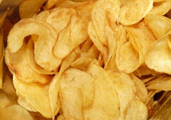 Hati-hati Buat Anak Milenial, Kebanyakan Makan Keripik Kentang Bisa Berakibat Mata Buta. Kejadian Ini Jadi Contohnya