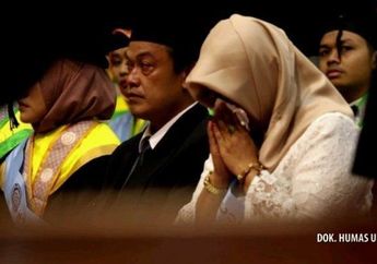 Berdandan Lengkap dengan Toga dan Bercucuran Air Mata, Ayah Ibu Almarhumah Irza Laila Nur Korban Kecelakaan Kontainer di Boyolali Wakili Wisuda Mendiang Anaknya