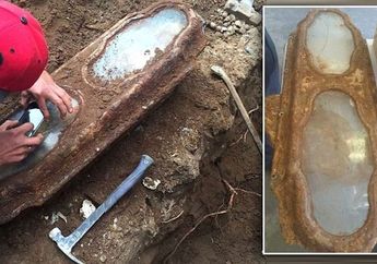 Temukan Kotak Antik Misterius saat Renovasi Rumah, Pekerja ini Merinding Saat Tahu Isi di Dalamnya