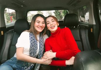 7 Momen Manis Aaliyah Massaid & Ibunya, Reza Artamevia. Kayak Kakak Adik!