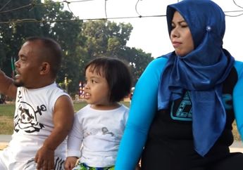 Sudah Jarang Tampil di Layar Gelas, Komedian Jadul yang Setahun Tinggal di Pasar Ini Justru Gampang Dapatkan Uang Ratusan Juta Rupiah. Rupanya Begini Caranya Dia Hasilkan Kekayaan