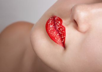 4 Manfaat Gula yang Tak Banyak Diketahui, Salah Satunya Membuat Lipstik Tahan Lama!