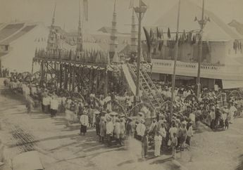 Perlombaan Panjat Pinang Berakar dari Tradisi Pecinan Nusantara