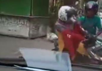 Aksi Nekat Begal Motor di Pekanbaru, Siang Bolong Rebut Skutik Emak-Emak Berhijab