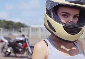 Sering Naik Motor? Jaga Kesehatan & Gaya Rambut dengan 7 Cara Ini!