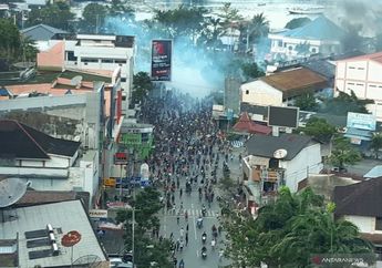 Bertemu Jokowi, Puluhan Tokoh Papua Sampaikan Berbagai Permintaan Ini. Bukan Cuma Itu, Salah Satu Tokoh Papua Berani Kasih Lahan Gratis Asalkan Permintaan Dipenuhi