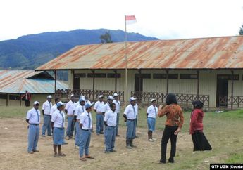 Berbekal Senjata Ini, Sekelompok Anak-anak Muda Ingin Bikin Maju Pelosok Papua. Foto-foto Aksi Mereka Bikin Kita Bangga