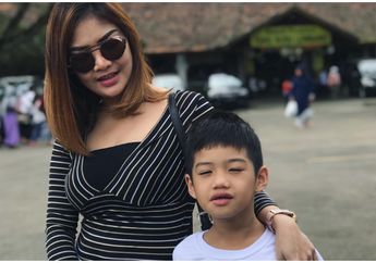 Tangis Irma Darmawangsa Pecah Ceritakan Anaknya yang Mulai Bertanya Tentang Sosok sang Ayah
