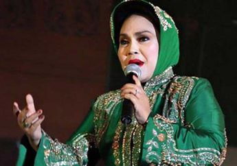 Suami Terjerat Kasus Korupsi, Hetty Koes Endang Kini Harus Rela Jualan Pastel Demi Melanjutkan Hidup!