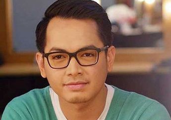 Dulu Jatuh Miskin Hingga Jualan Es Krim Hingga Jual Beli Tanah Makam, Kini Artis Tampan Ini Tempati Kursi DPR!